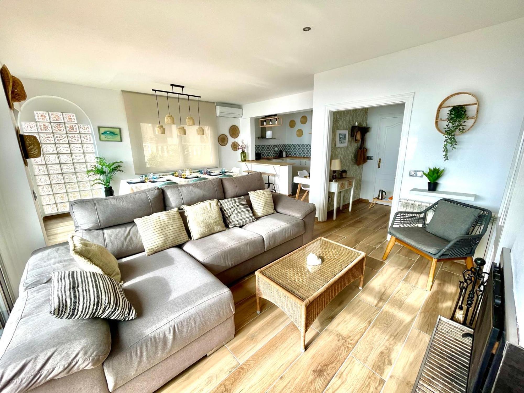 Seahomes Vacations, La Casa Blue Mediterranean Lifestyle Бланес Екстериор снимка