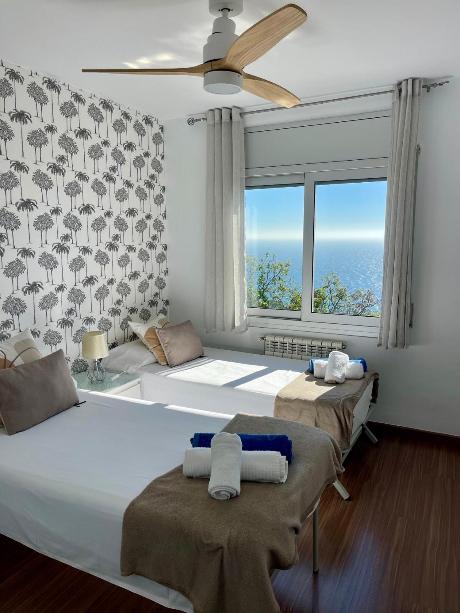 Seahomes Vacations, La Casa Blue Mediterranean Lifestyle Бланес Екстериор снимка